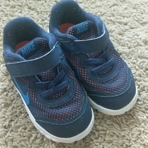 Nike toddler boy sneakers | Sz 7